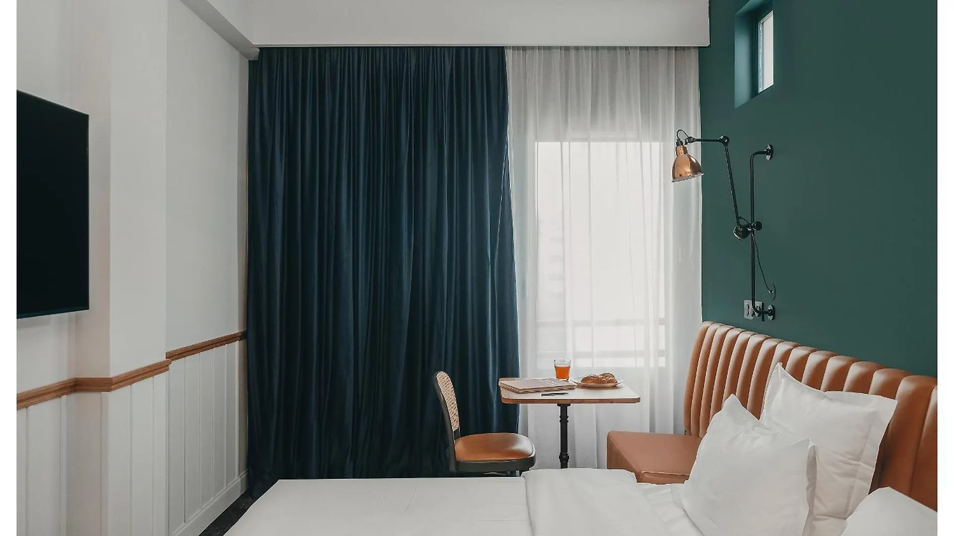 1.75 Paris Le Charme Hotel 0*,  France