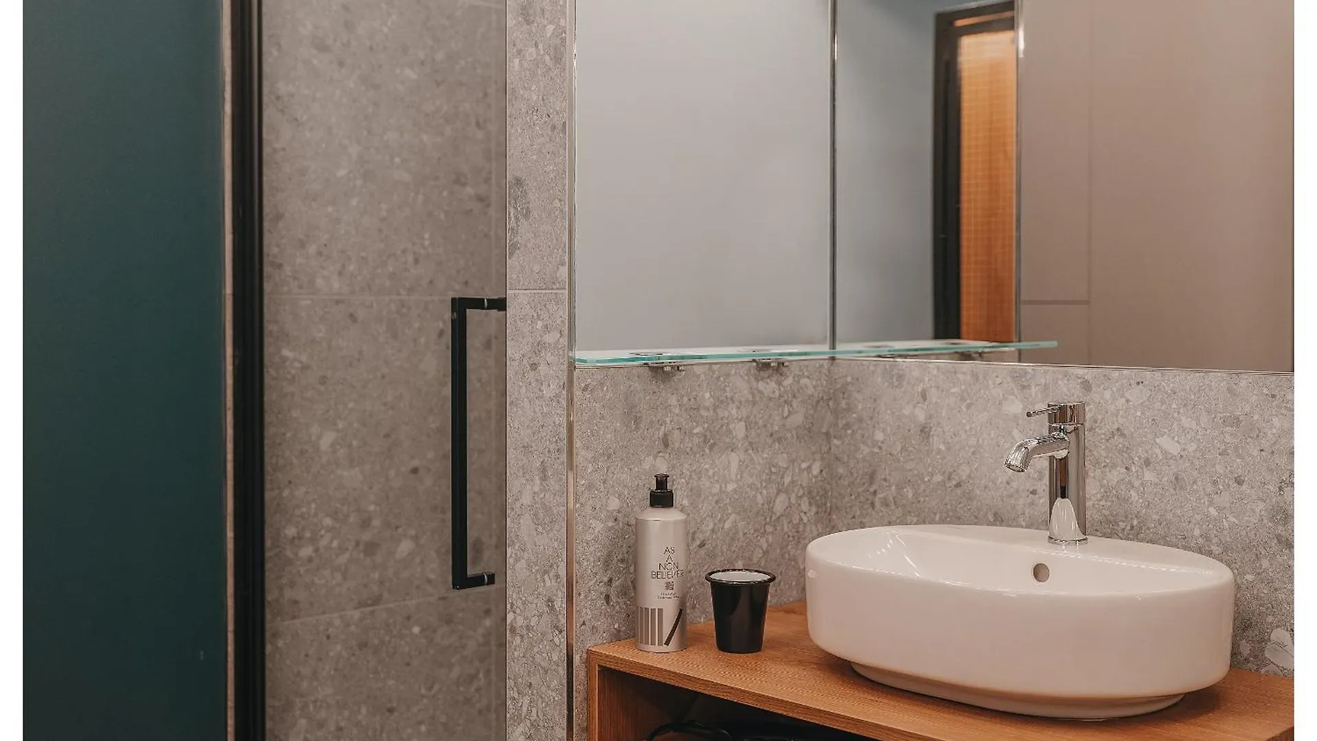 1.75 Paris Le Charme Hotel