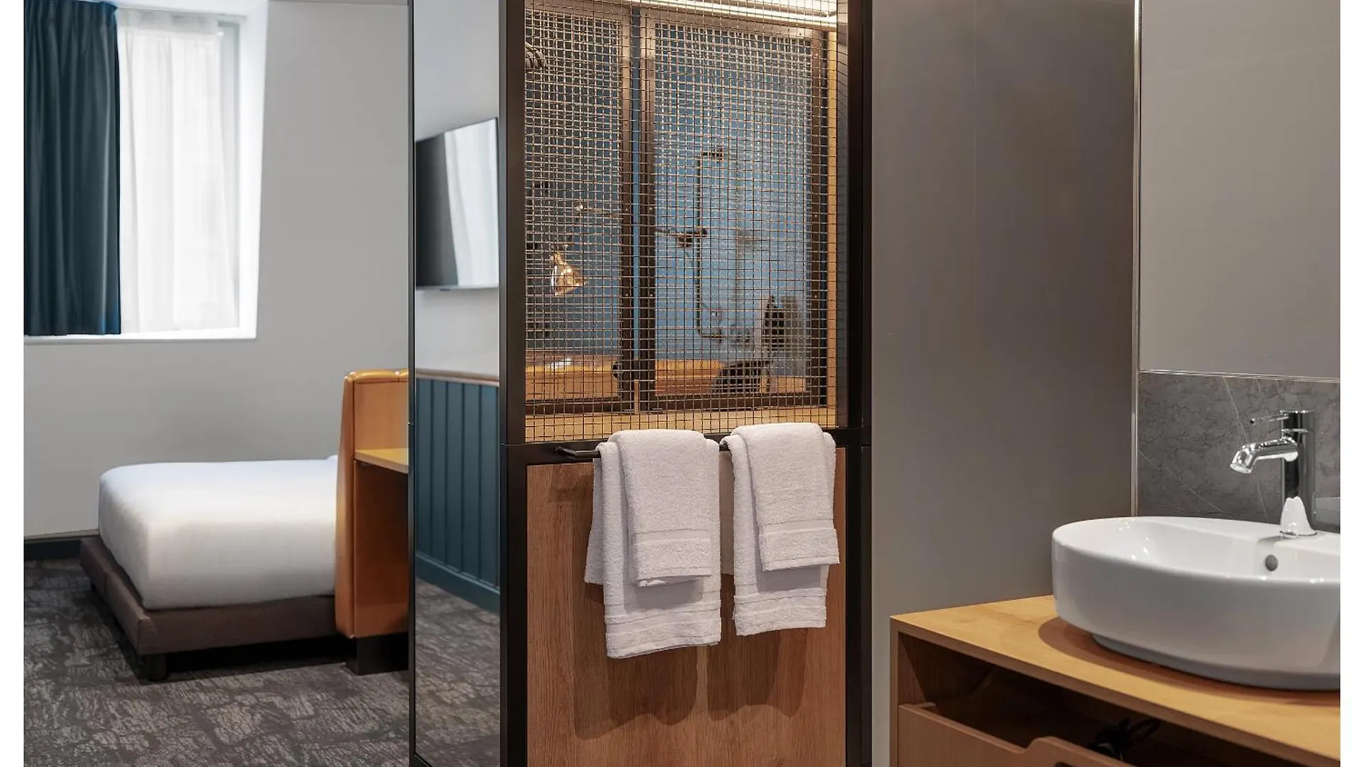 1.75 Paris Le Charme Hotel